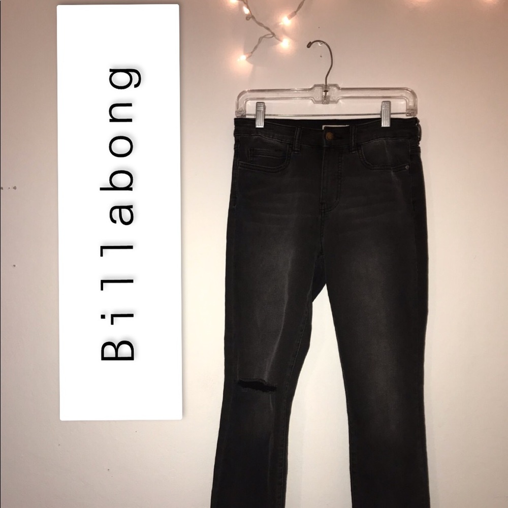 Billabong size 6/28 jeans with knee slit design